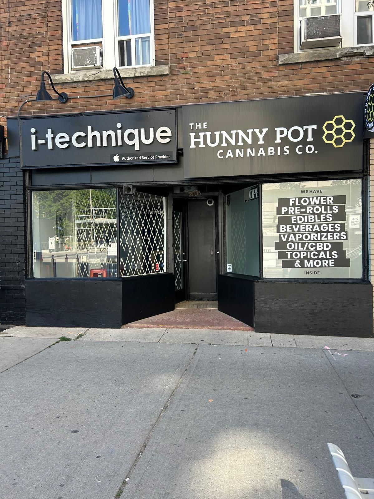 The front of a store called the hunny pot