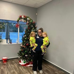 kids with Christmas tree