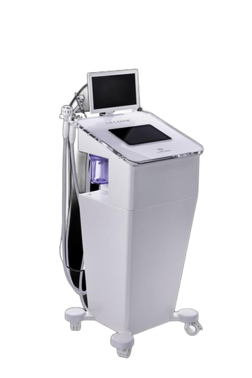 Dispositivo medico su ruote con display touchscreen e manipolo collegato, mostrato in bianco su sfondo neutro.