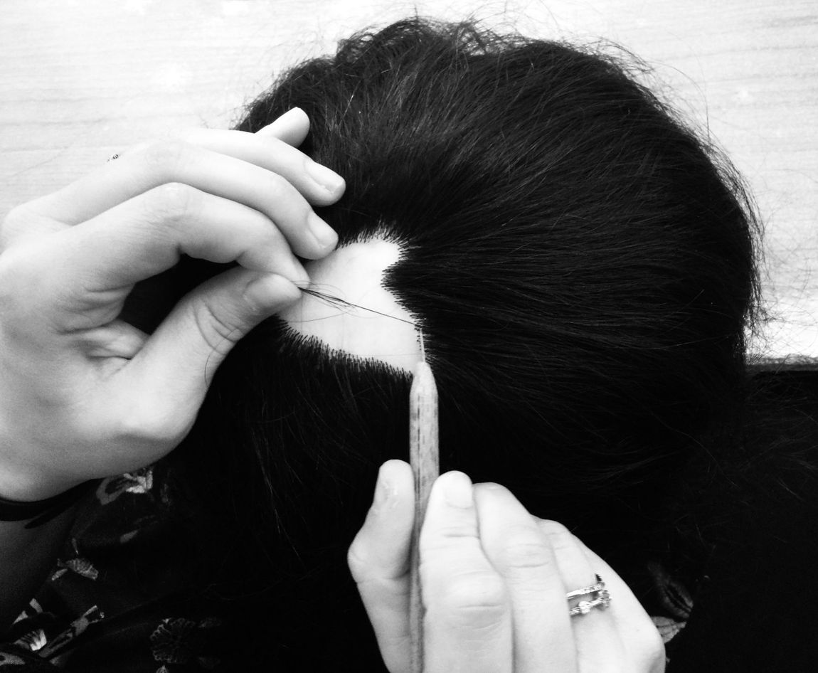 lavorazione parrucca capelli veri
