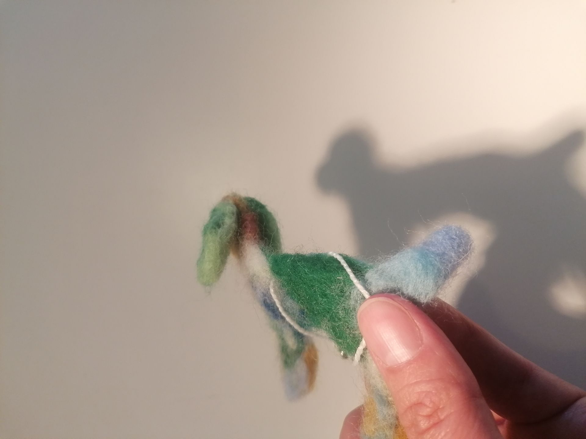 wol hondenornament, groen, blauw en bruin, met hanger, doglover, versiering, ornament, lappendeken,