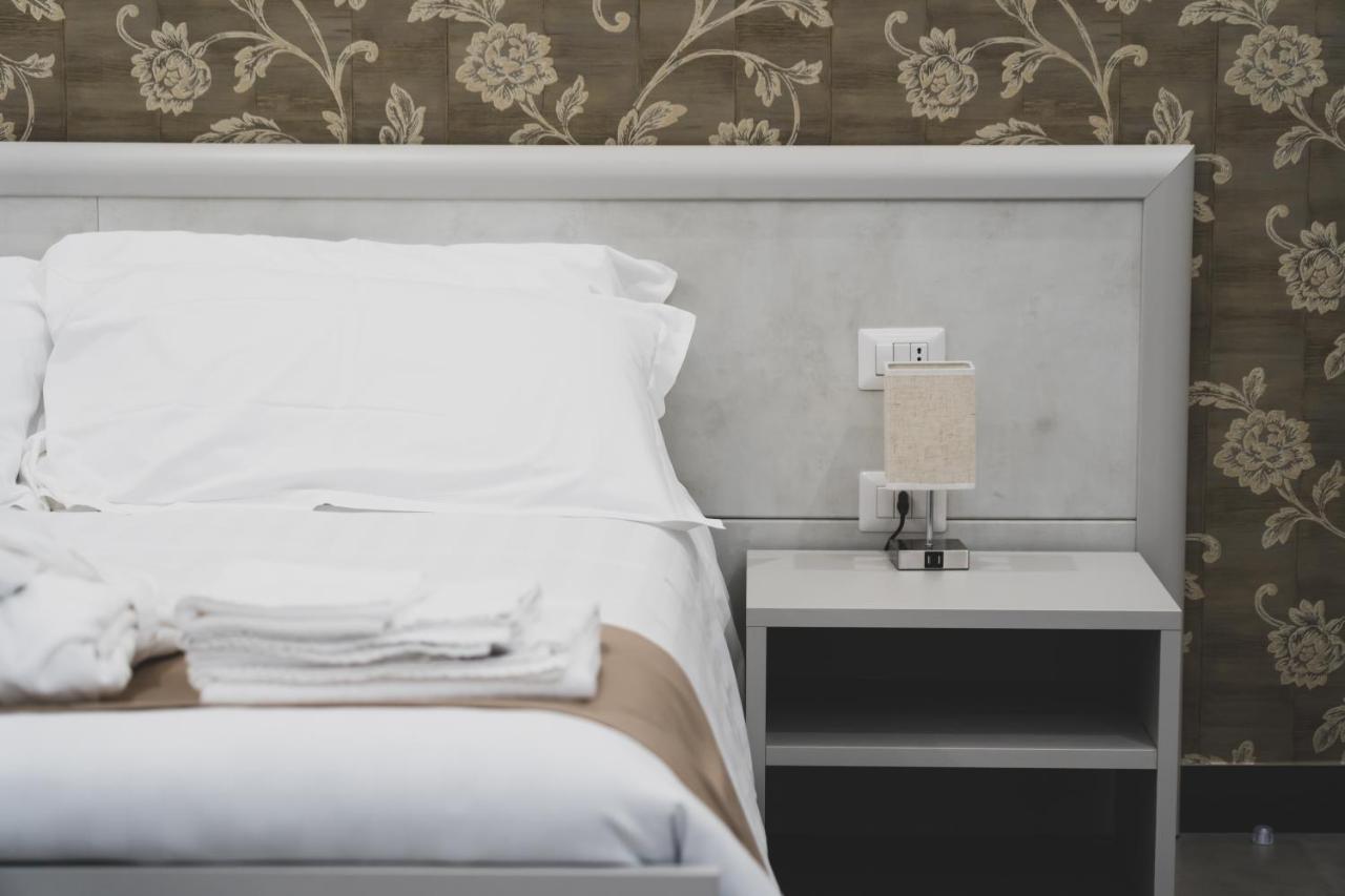 skyline rooms & suites