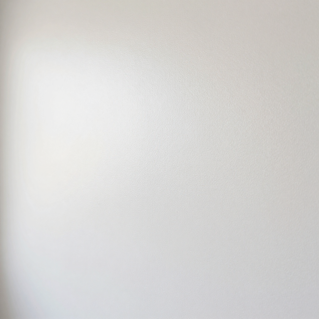 Pared lisa de color gris claro con un sutil degradado de sombra.