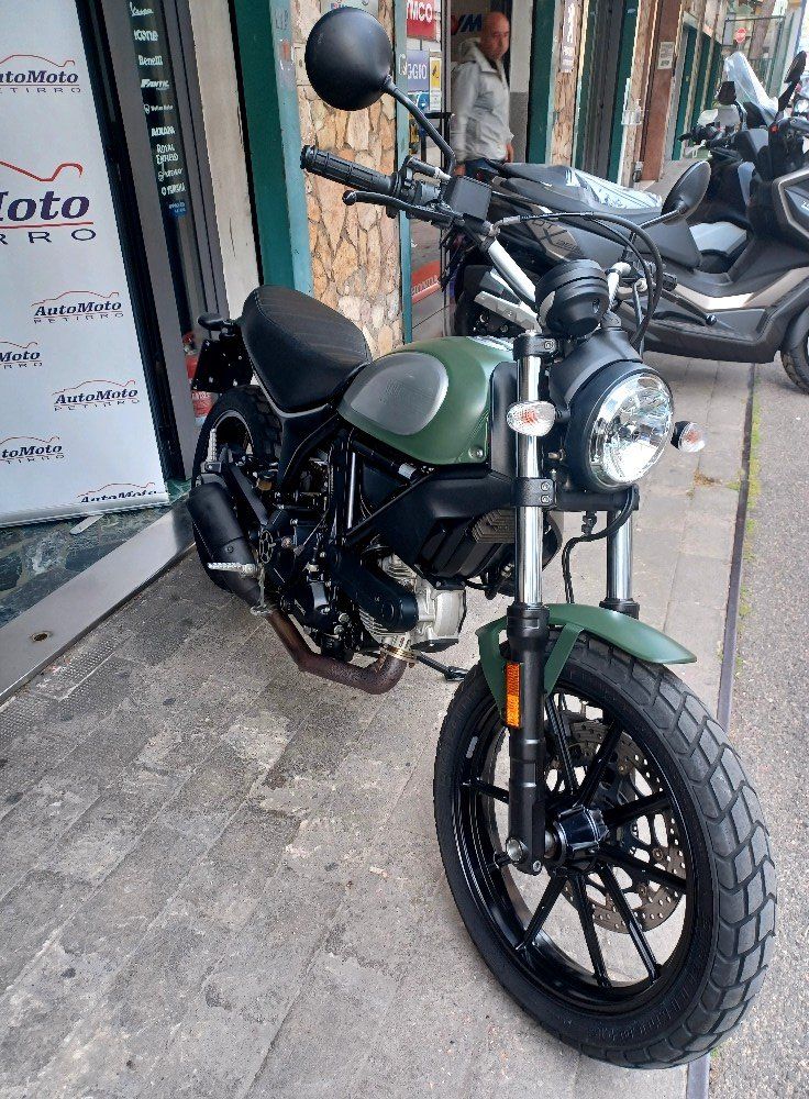 Moto scrambler