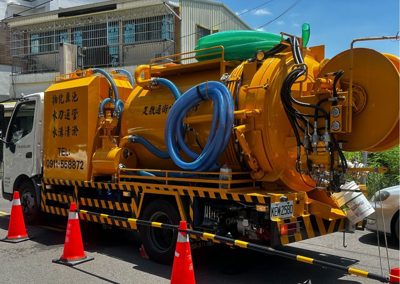 台南足敖通衛生工程行 水肥車