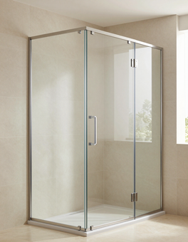 Baño contemporáneo con división en vidrio templado