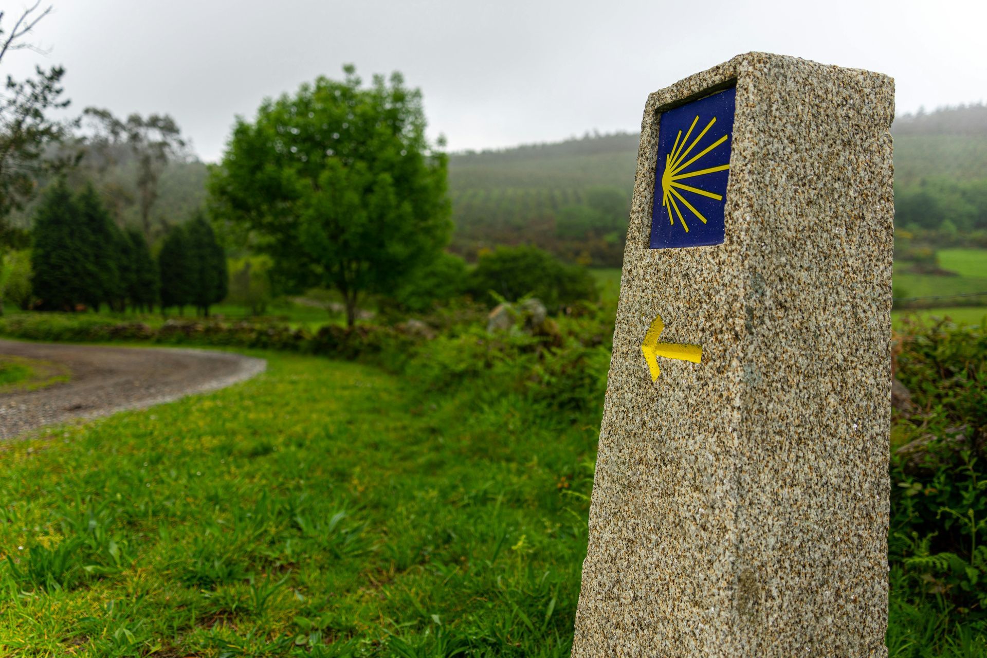 Wegsäule auf dem Jakobsweg