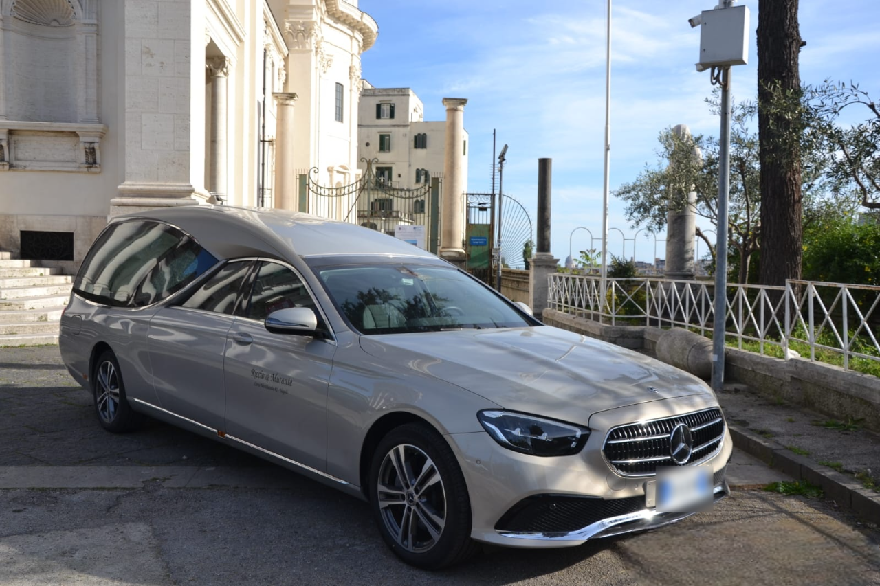 Autofunebre Merceds-Benz