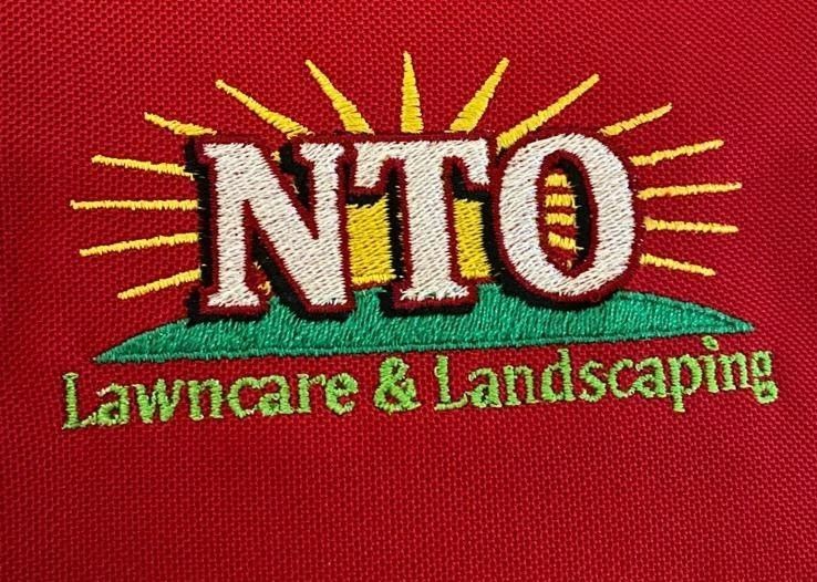 Logotipo para NTO Lawncate & Landscaping: camiseta roja con texto bordado y un gráfico de rayos de sol en verde, amarillo y blanco