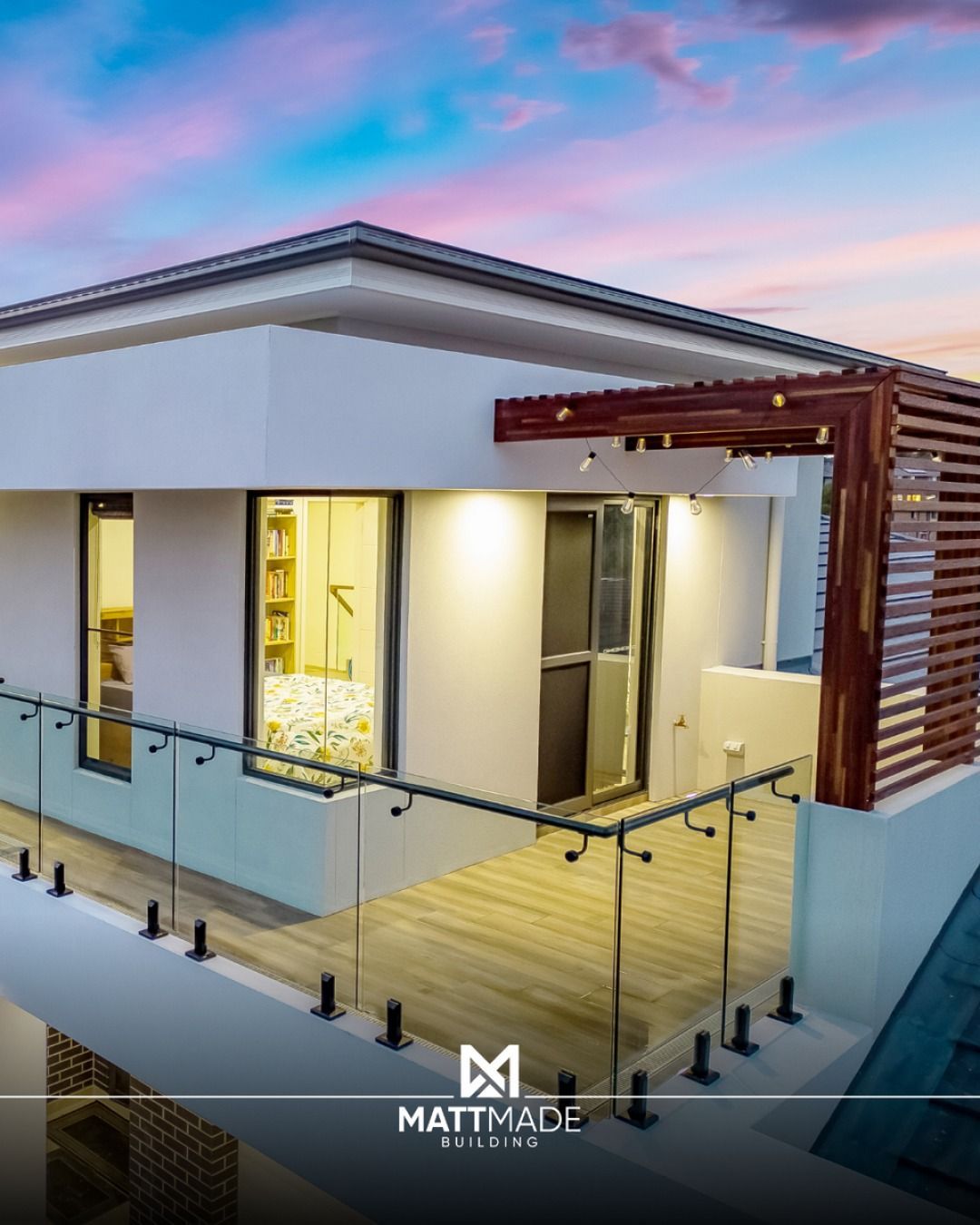 Modern white house with glass balcony — Matt Made Building in Southern Highlands, NSW