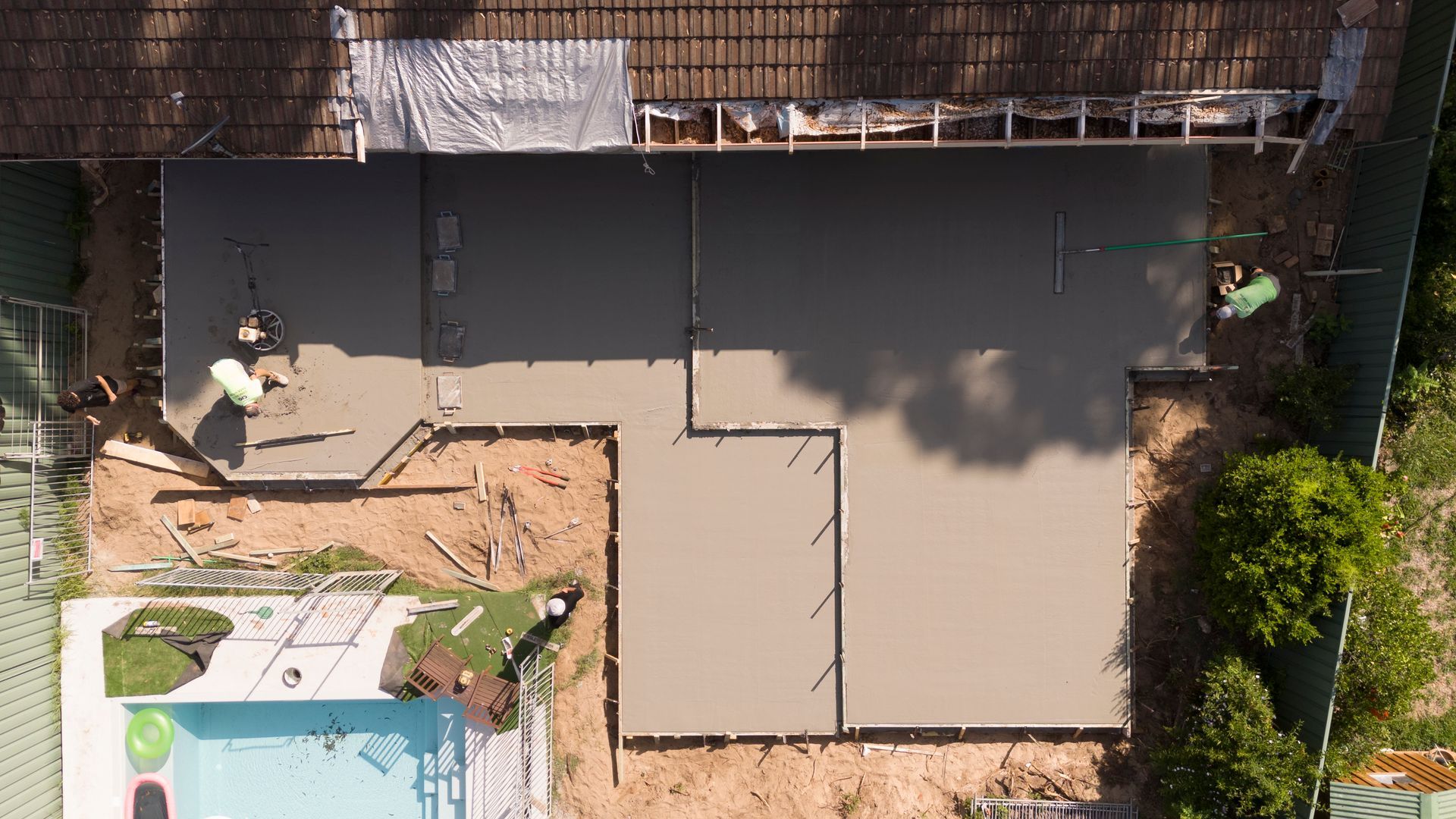 Overhead View of a Backyard Patio and Pool Beside a House — Matt Made Building in Camden, NSW