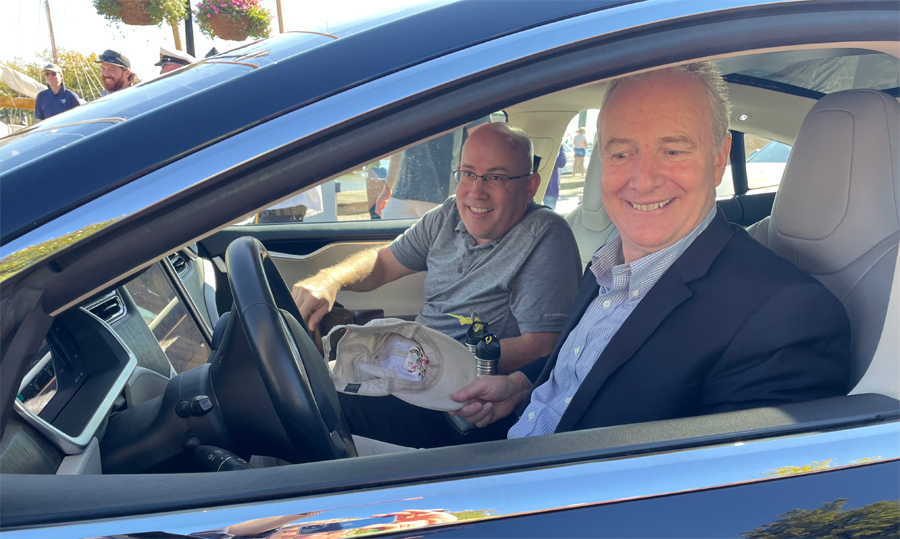 DELEGATE DAVE WITH CHRIS VANHOLLEN AT ANNAPOLIS EV EXPO