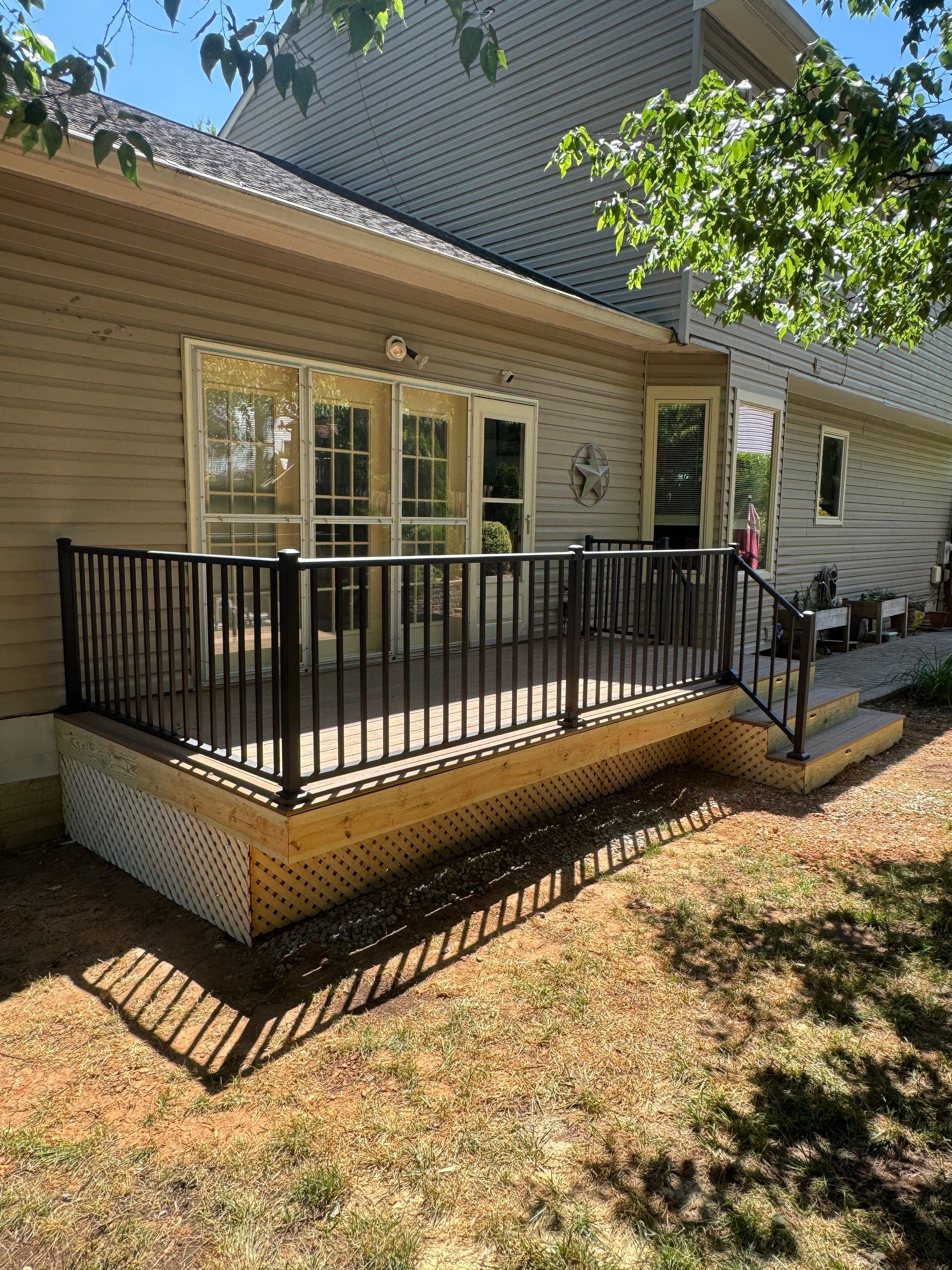 Fiberon Deck with Aluminum Handrail in Leesburg, VA