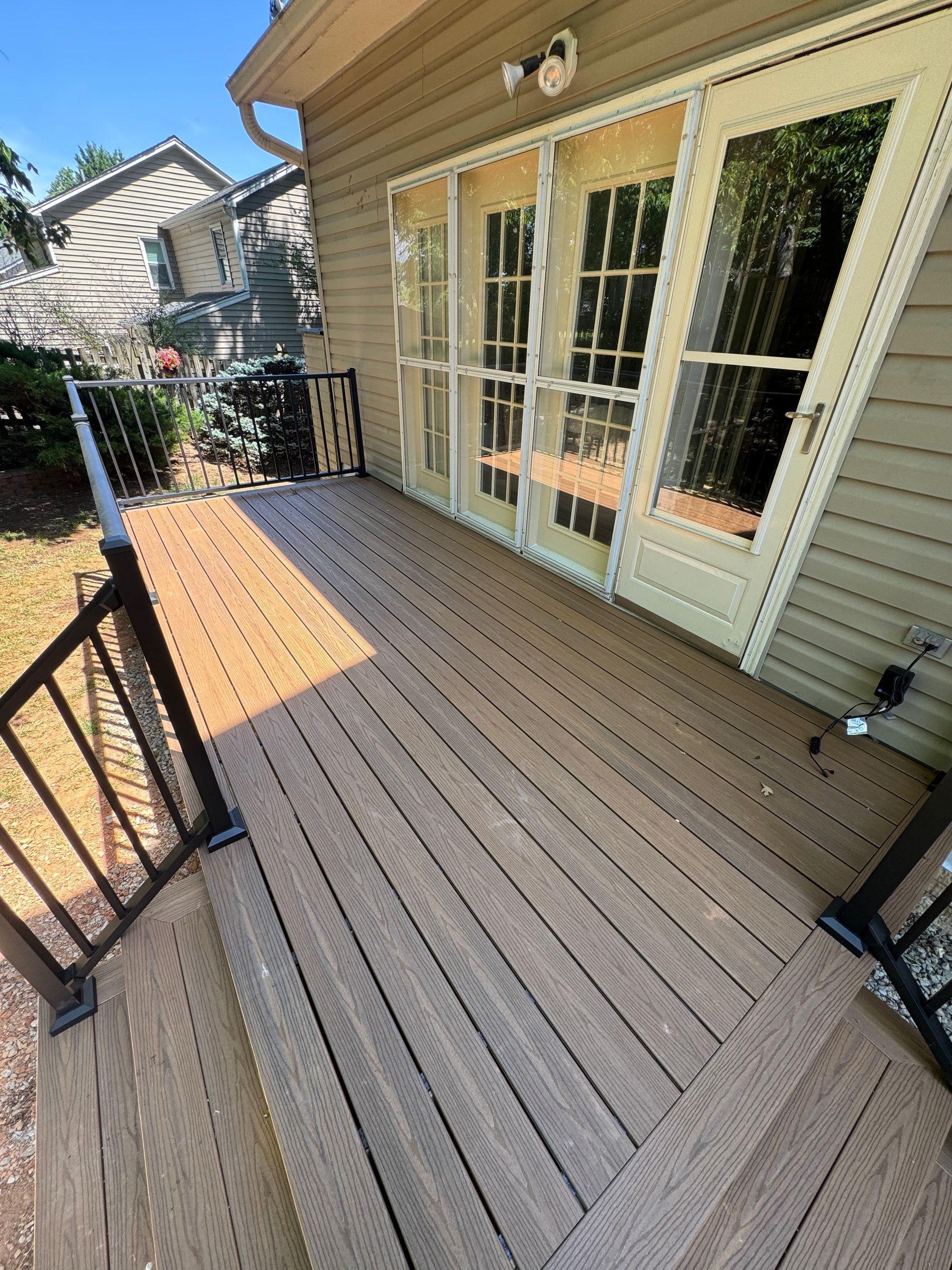Fiberon Deck with Aluminum Handrail in Leesburg, VA