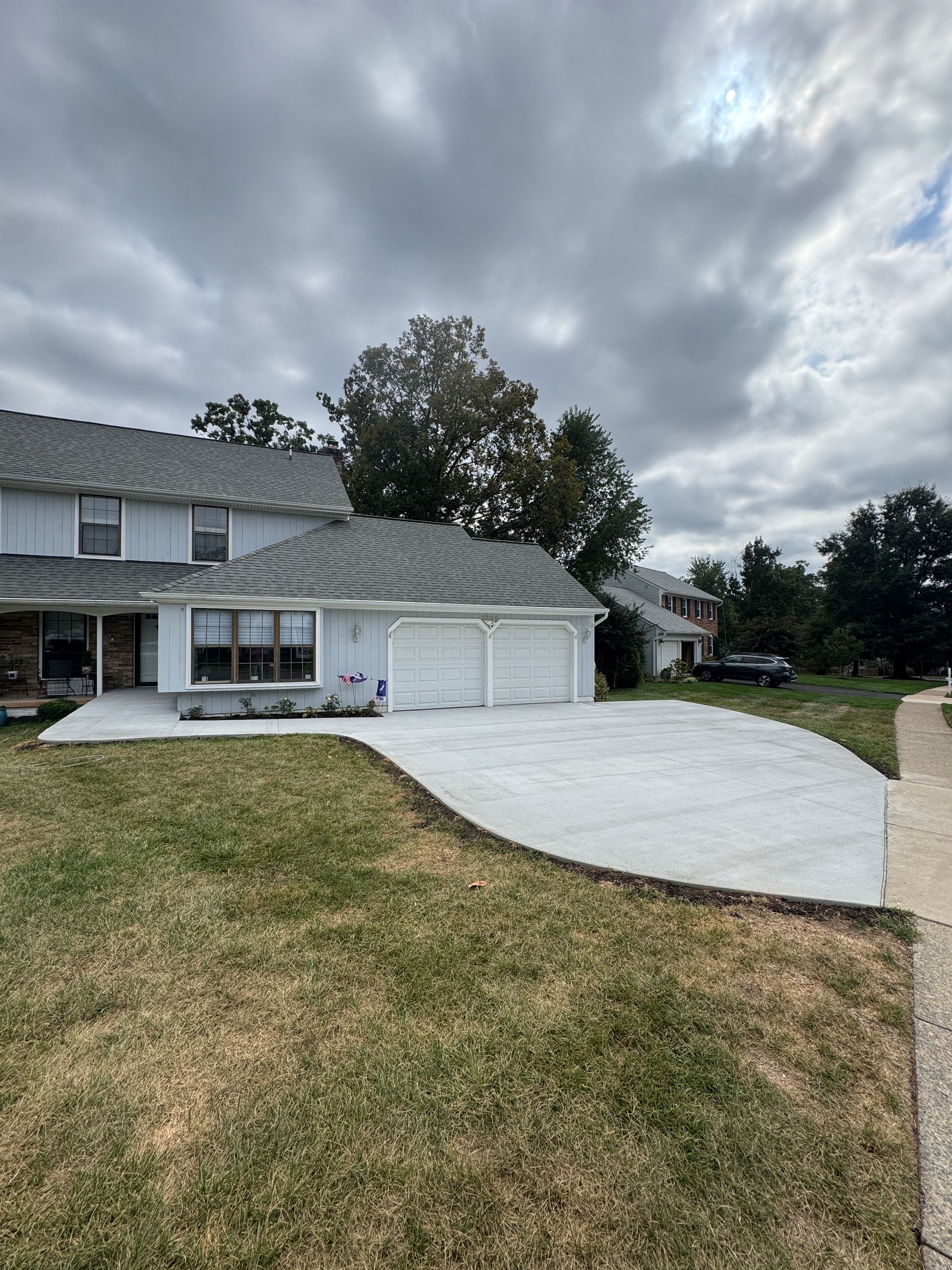 Brushed and Broomed Concrete driveway in chantilly, VA