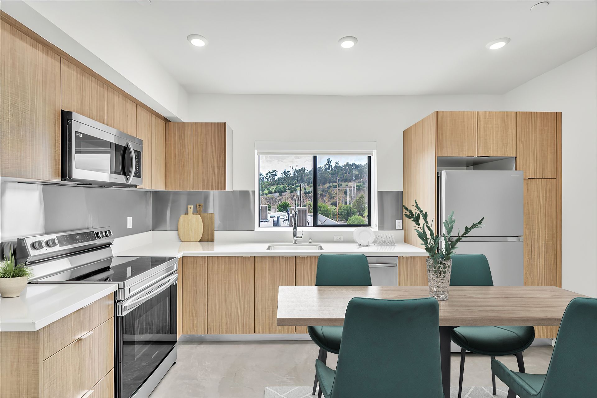 2 Bedroom 1 Bath, Kitchen and Dining area
