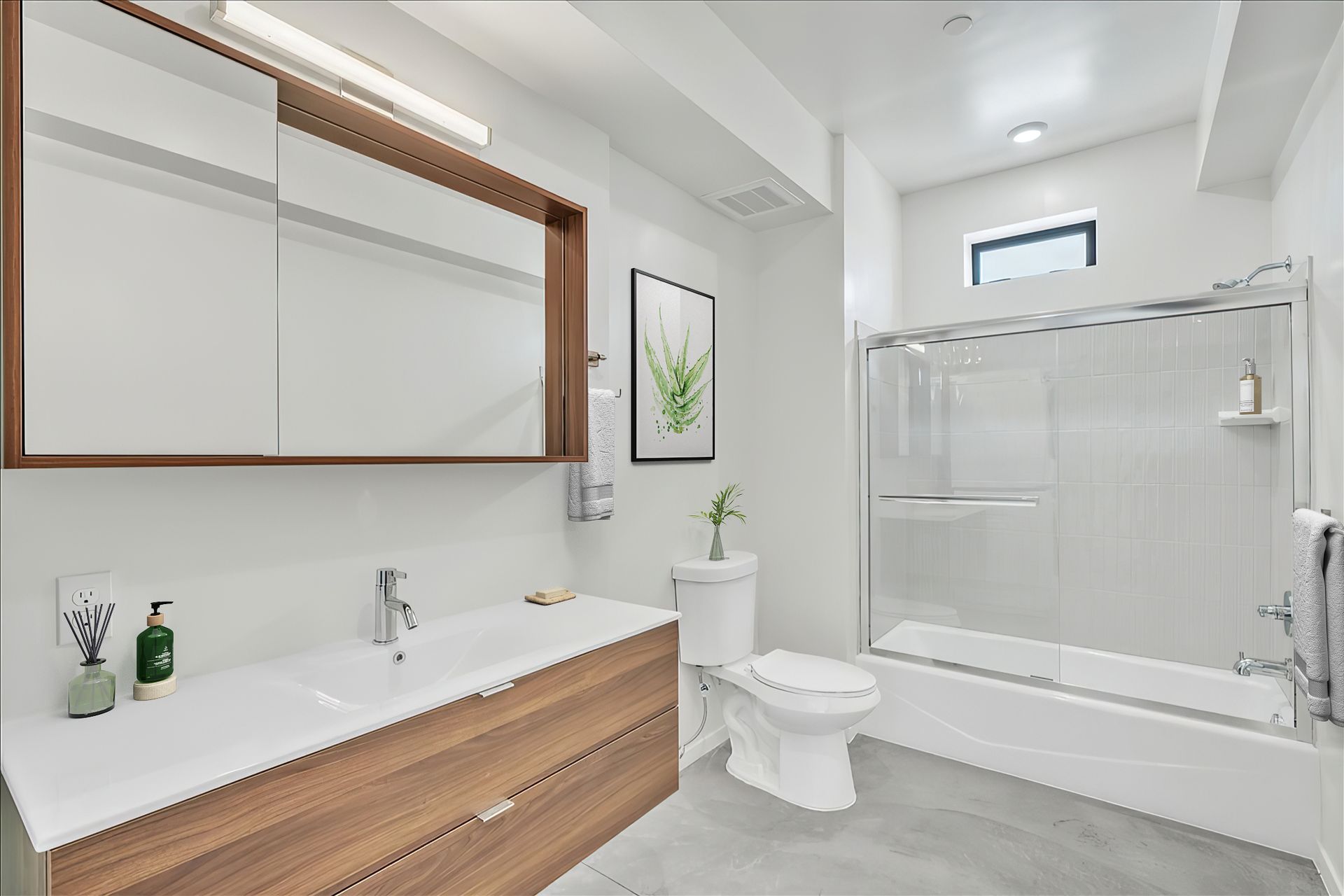 2 Bedroom 1 Bath, Bathroom

