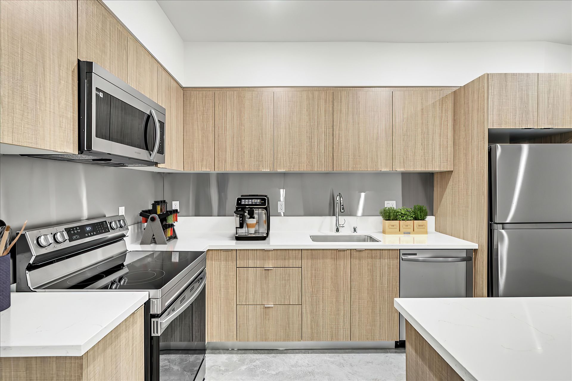 1 Bedroom 1 Bath, Kitchen and Living area