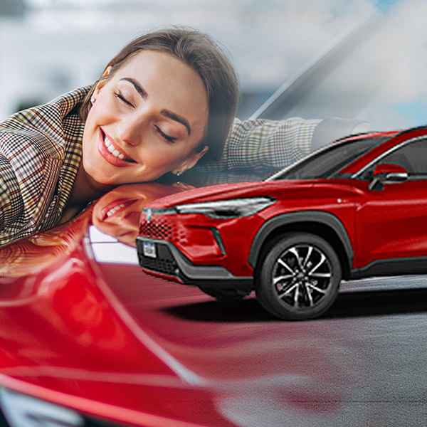 Um homem e uma mulher estão sentados no banco de trás de um carro.