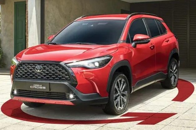 Um homem e uma mulher estão sentados no banco de trás de um carro.