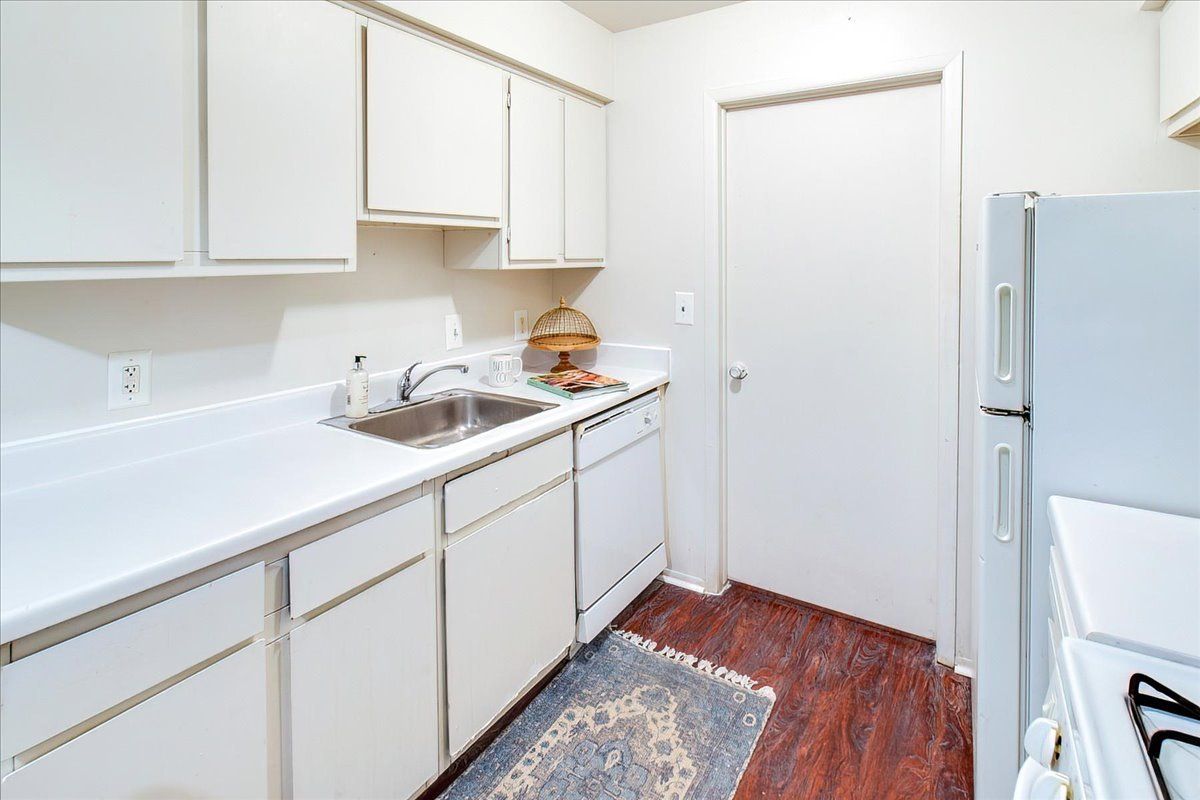 Perry Place kitchen