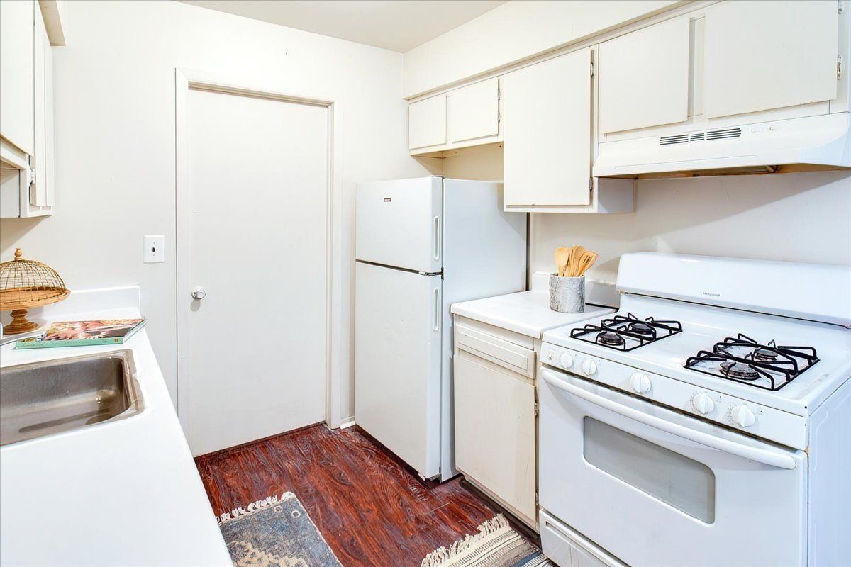 Perry Place kitchen