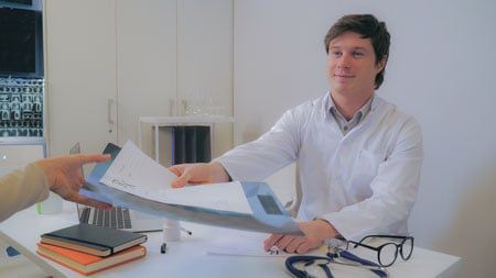 Pulmonologist in Hospital