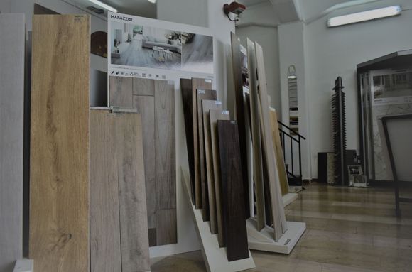 listoni pavimenti in showroom