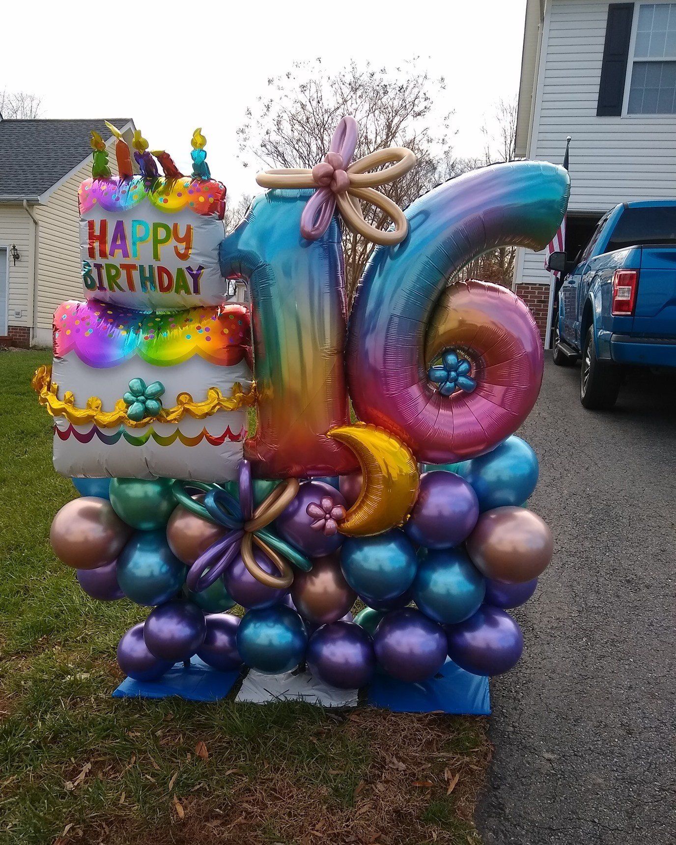 Sweet 16 Balloon Yard Decor