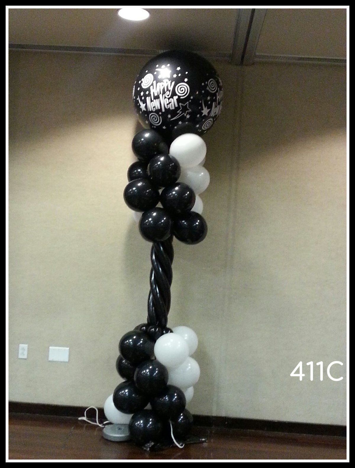Jumbo Black and White Balloon Column