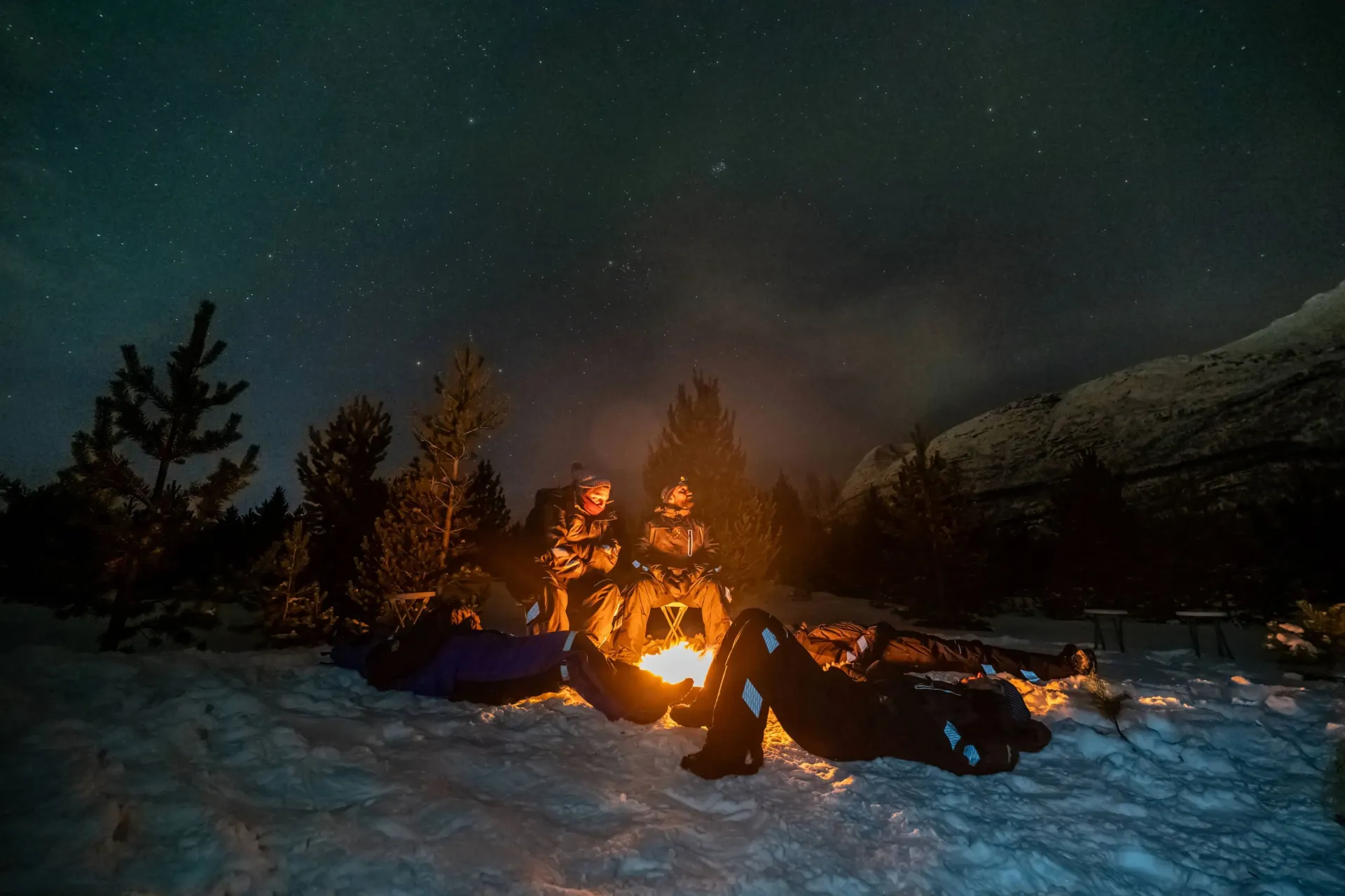 Small-Group Northern Lights Minivan Chase Wilderness Campfire in Tromsø