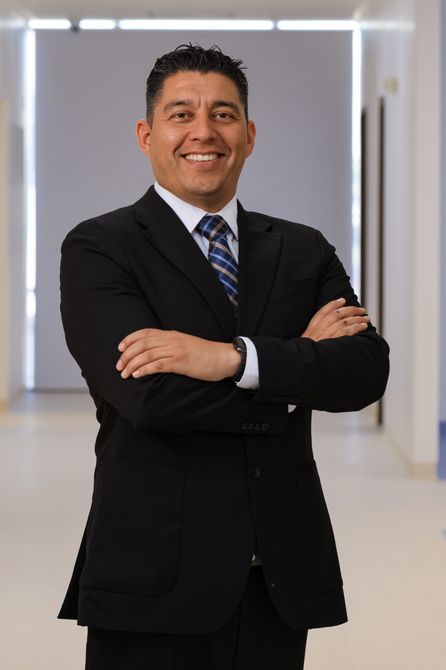 Dr. Oliver Heredia