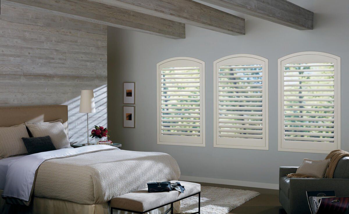 Hunter Douglas NewStyle® Hybrid Shutters, plantations shutters, window shutters, faux wood shutters near Arlington, Nebraska (NE)