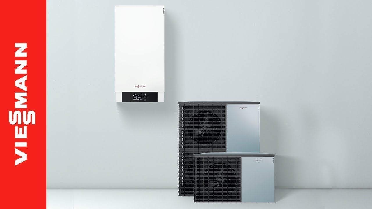 Sistema di pompa di calore Viessmann su parete bianca, comprendente unità a parete e due unità a terra.