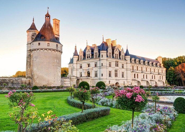 Fit For a Queen: Loire Valley & Paris