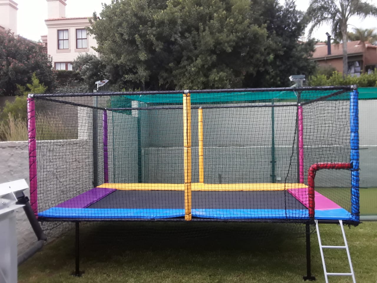 deluxe free standing
