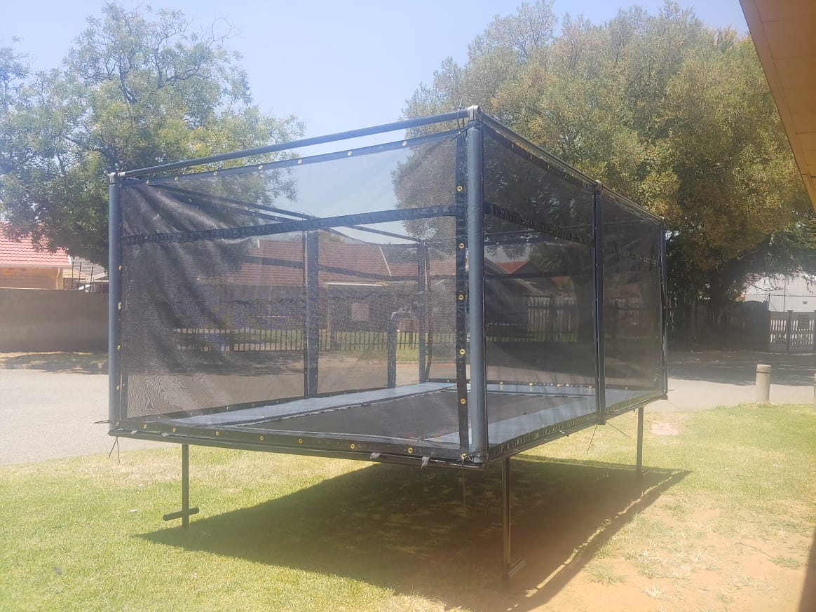 standard with cage free standing