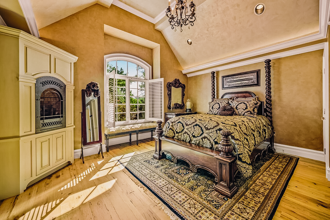 The Klein Mansion - Mocha Latte Loft - Stone Gables Estate