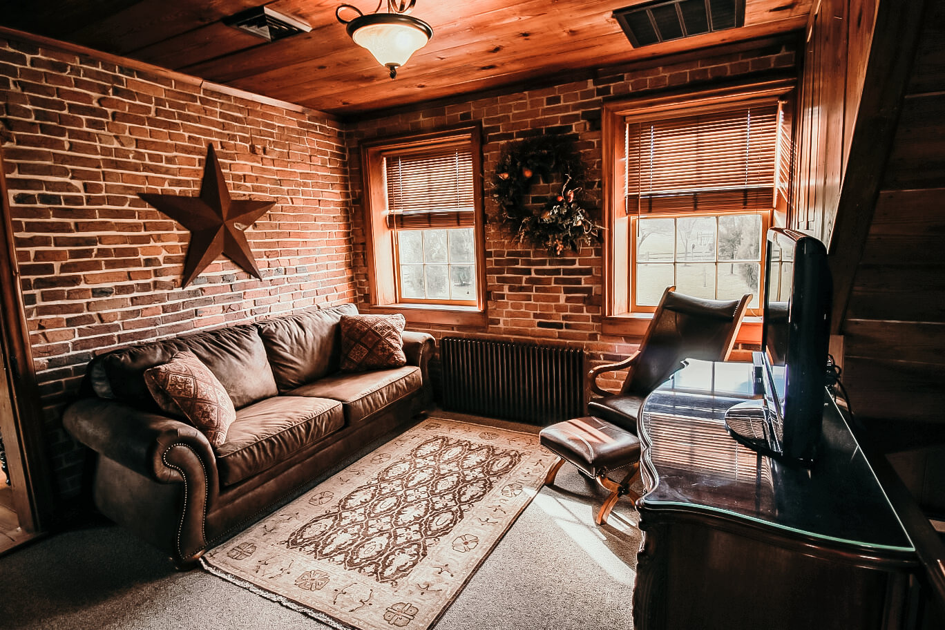 The Farmhouse at Ironstone Ranch - Livingroom