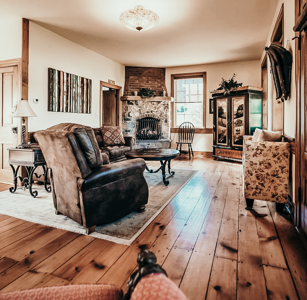 The Farmhouse at Ironstone Ranch - Livingroom