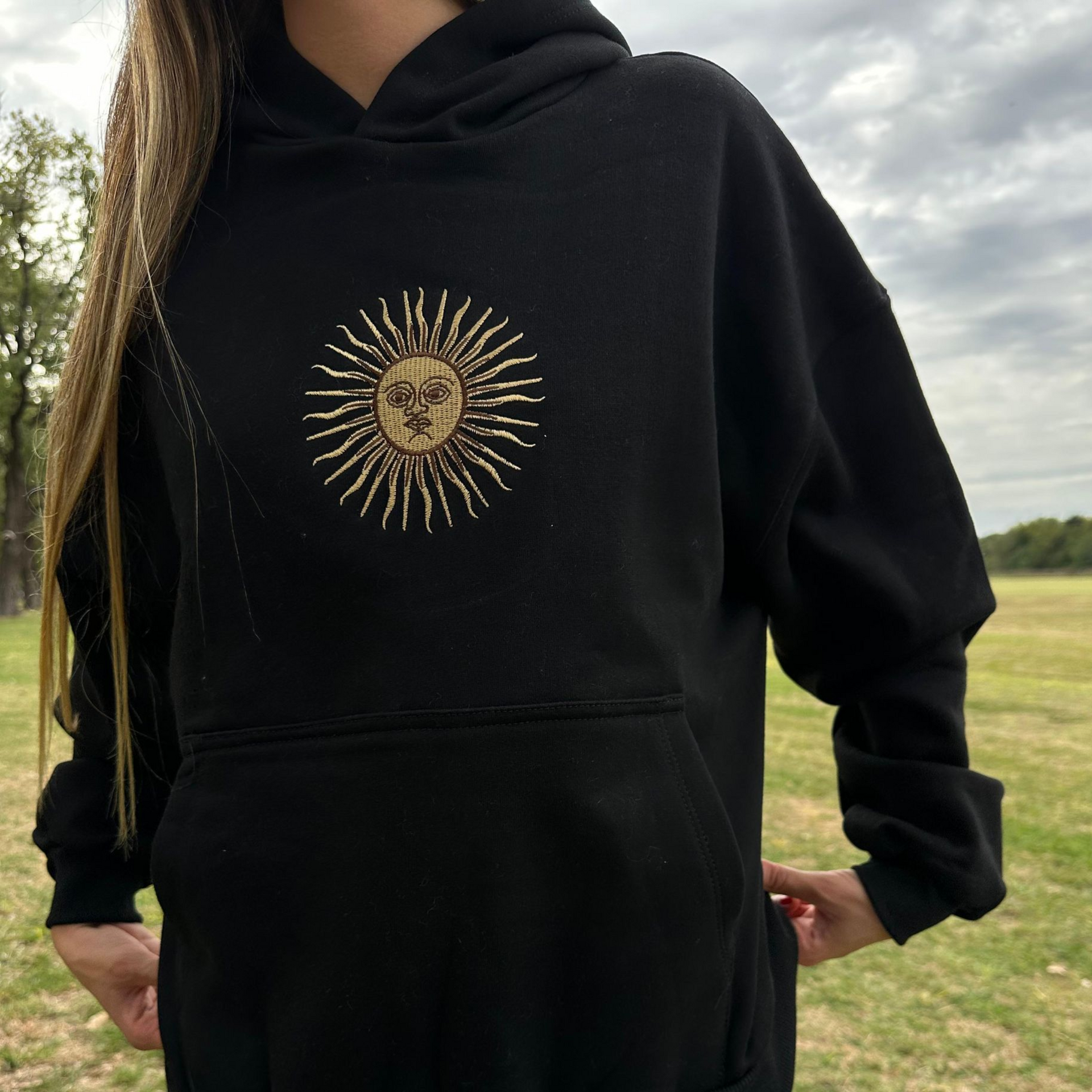 BUZO CON CAPUCHA SOL DE MAYO EDICION LIMITADA