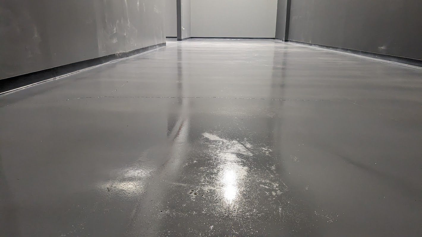 Durable polyaspartic flake floor finish in a Greenville garage
