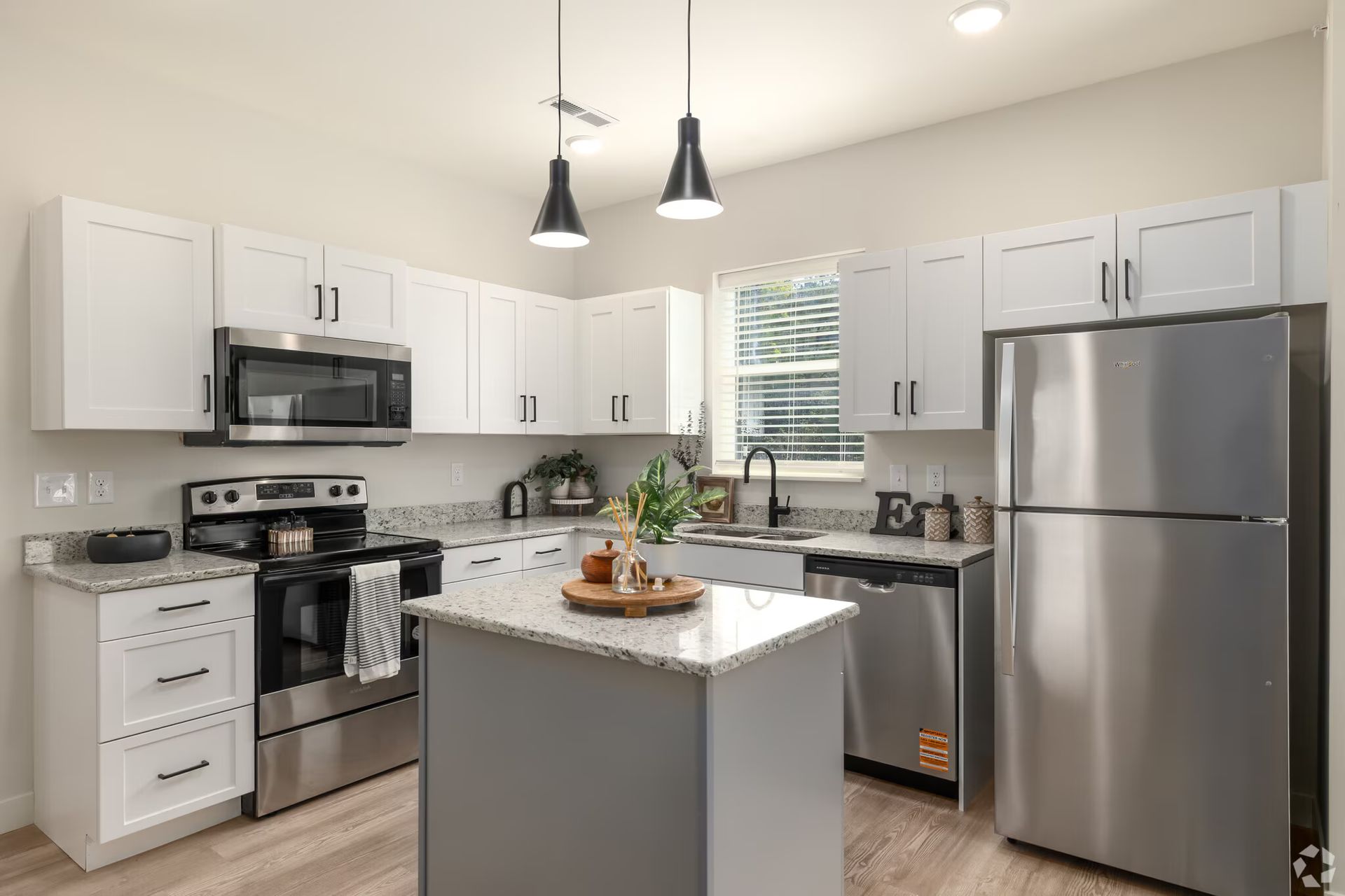 Photo of a kitchen, shwoing all of the kitchen
