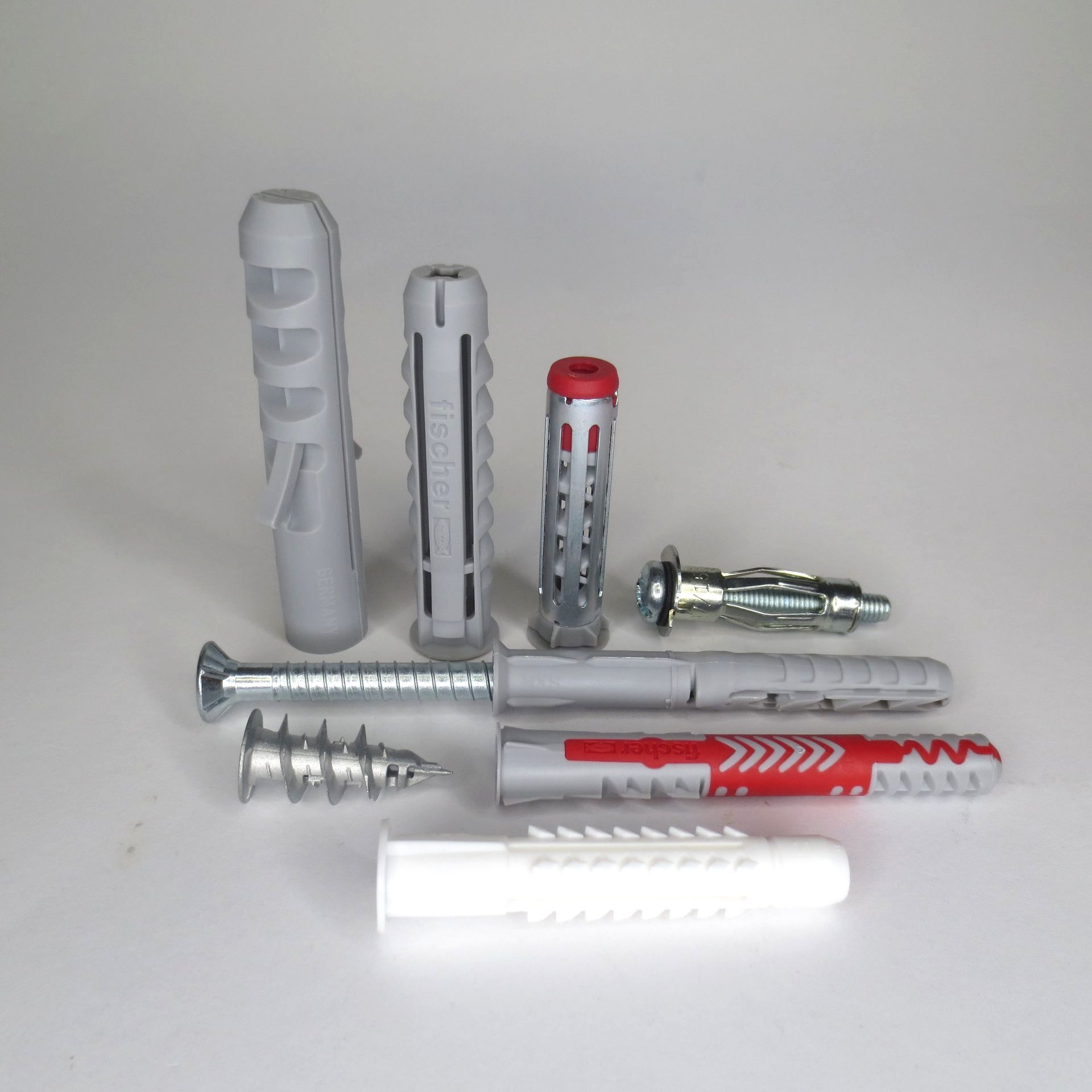 Dübel von Fischer, Mungo, Tox, Zubehör zur Montage in Beton, Ziegel, Gipskarton (einfach und doppelt)