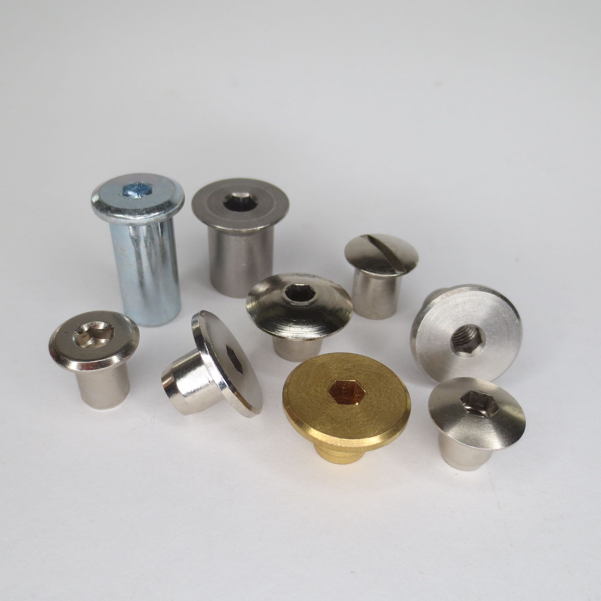 für die Montage von Möbel, Einbaumöbeln, Tafeln, Schildern und ählichem