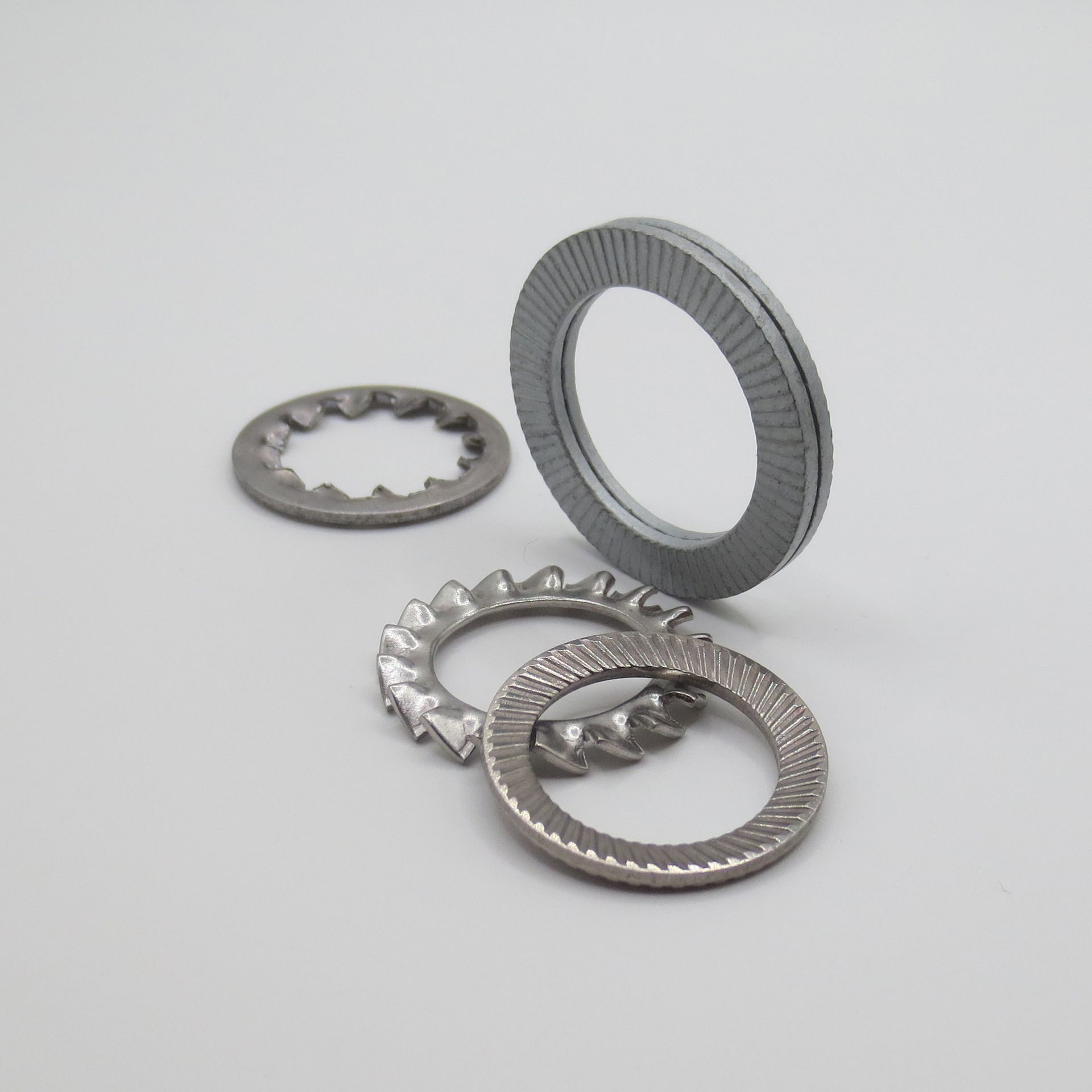 Sicherungsscheiben und Sicherungsstifte für sichere Montage und Klemmwirkung