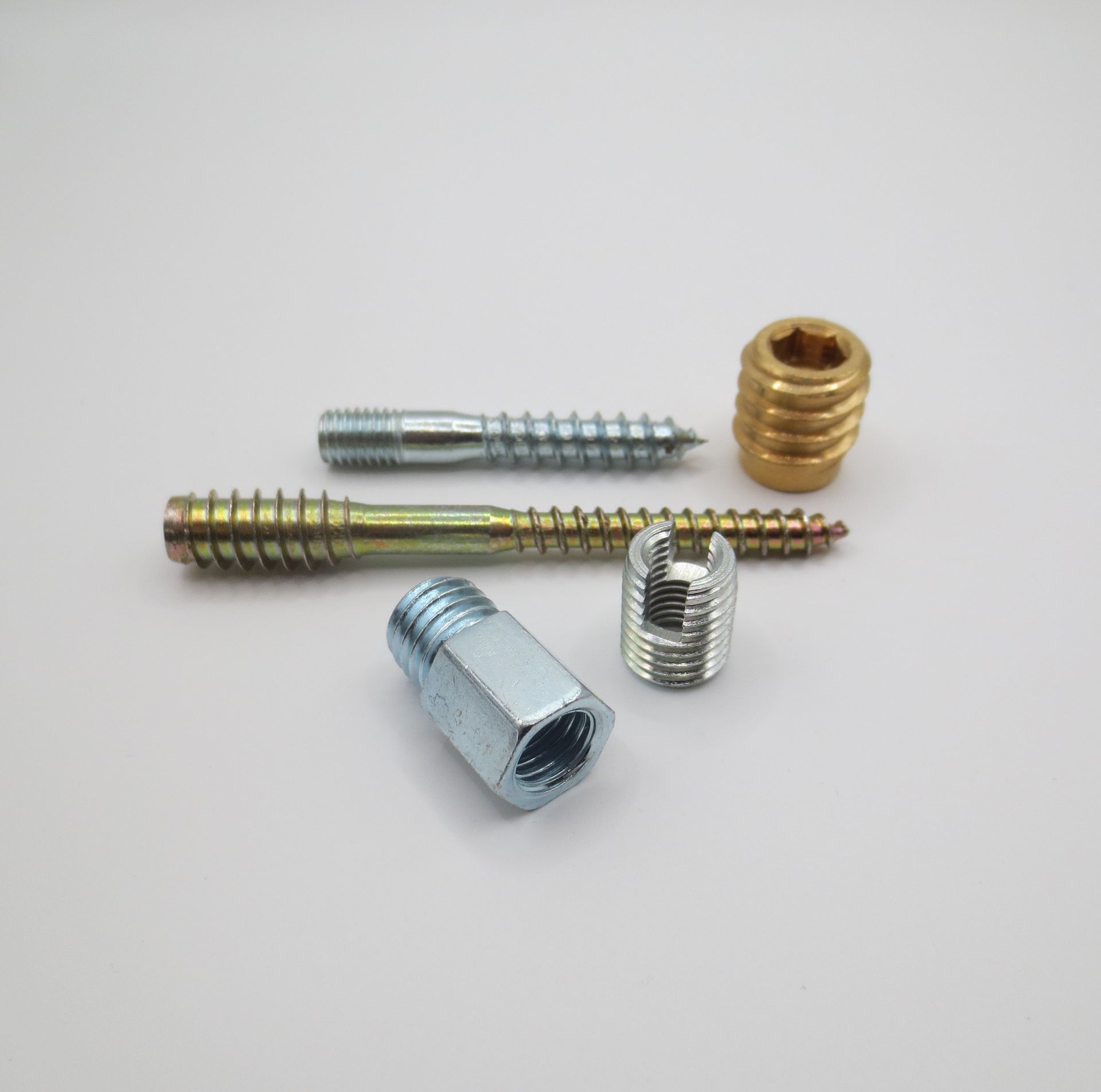 Montage von Metall auf oder in Holz (Stockschrauben, Gewindeeinsätze) Reparatur, Möbelbau usw.  