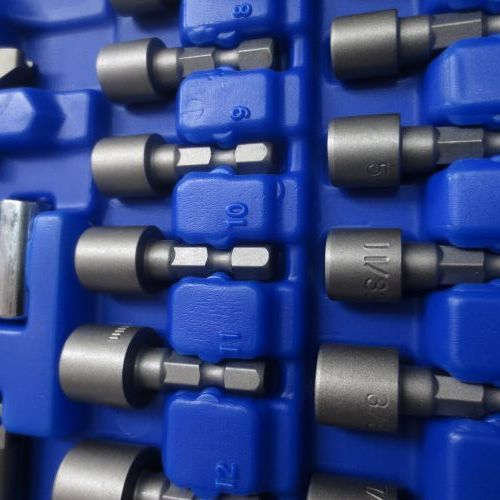 Zubehör zu den Schrauben: Bohrer, Bits, Schraubendreher, Gewindeschneider zur Montage oder Reparatur von Werkstücken oder Schrauben
