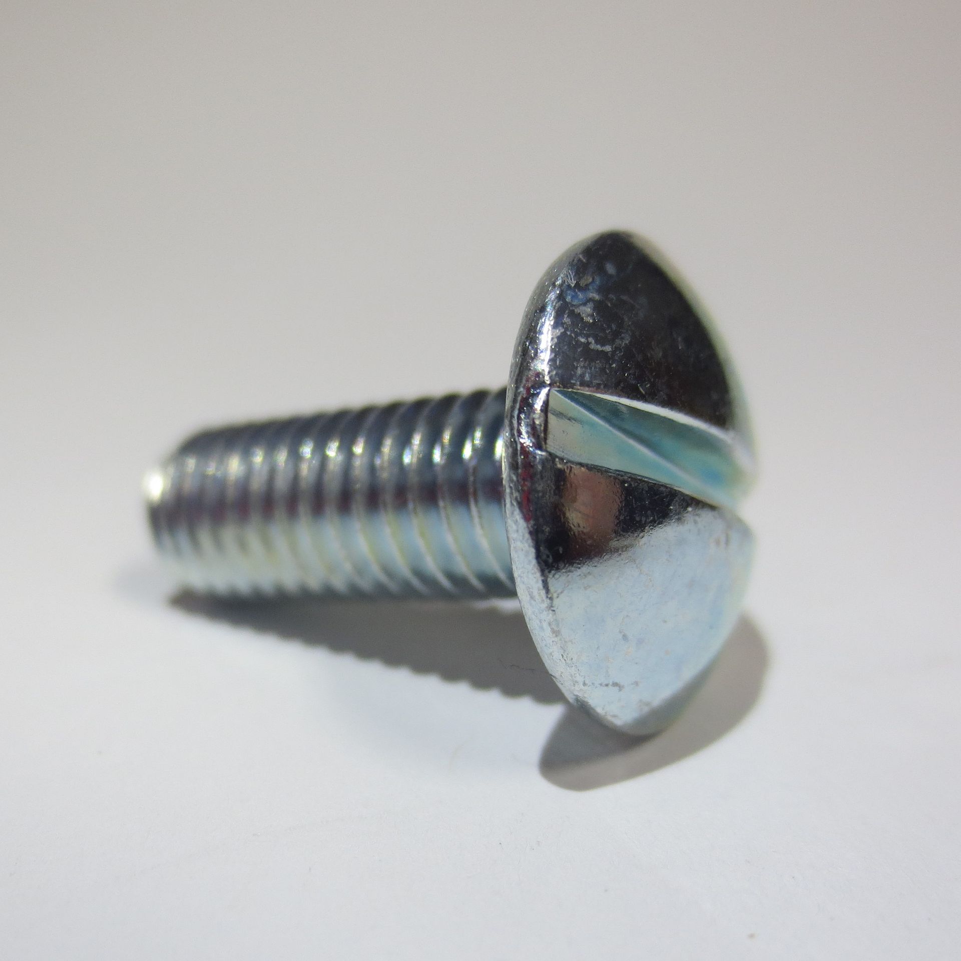 Flachkopfschraube BN 500 BN 354
Bordwandschraube
Becherschraube mit Schlitz
Flachrundkopfschraube