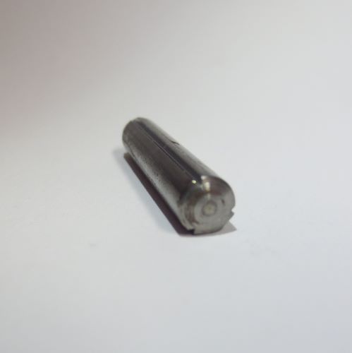DIN 1473 ~ISO 8740: Zylinderkerbstift
Ø 1 mm - 8 mm
in Stahl blank, Edelstahl A2, auch einzelne Abmessungen in Messing